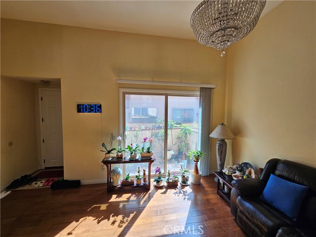 Detail Gallery Image 10 of 69 For 1711 Grismer Ave #52,  Burbank,  CA 91504 - 3 Beds | 3 Baths