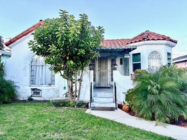 807 E 106th, Los Angeles CA: https://media.crmls.org/medias/4a8248c3-c160-421a-a1db-4861a68a9936.jpg