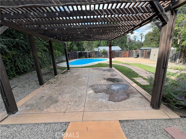 Detail Gallery Image 13 of 14 For 4073 Cedar St, Riverside,  CA 92501 - 4 Beds | 2/1 Baths