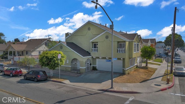 Detail Gallery Image 1 of 43 For 2503 Clarendon Ave, Huntington Park,  CA 90255 - 4 Beds | 2/1 Baths