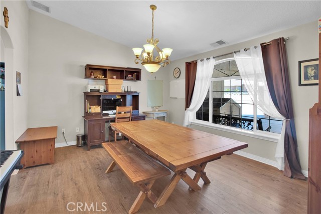 7330 Smoke Tree Road, Phelan CA: https://media.crmls.org/medias/4a83116e-91d4-4549-a1f2-b7bf43dd8453.jpg