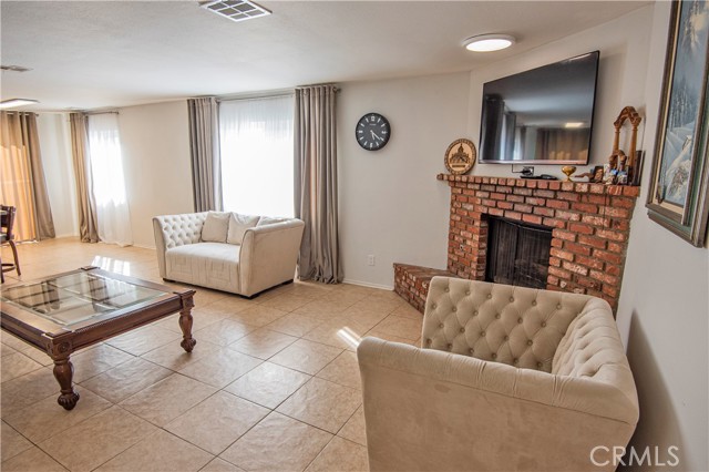 36457 Harold 3rd Street, Palmdale CA: https://media.crmls.org/medias/4a83d75c-52e3-48fd-a6e3-832b0317c687.jpg