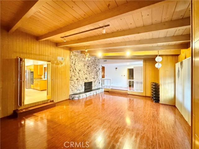 Detail Gallery Image 4 of 37 For 15909 Vincennes St, North Hills,  CA 91343 - 3 Beds | 2/1 Baths