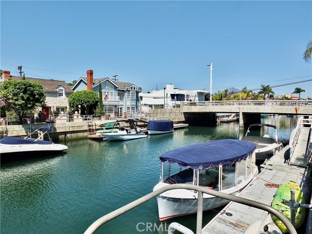 Detail Gallery Image 19 of 71 For 89 Rivo Alto Canal, Long Beach,  CA 90803 - 5 Beds | 3/1 Baths
