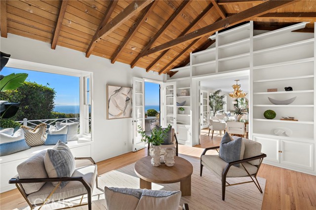 Detail Gallery Image 13 of 41 For 31571 Bluff Dr, Laguna Beach,  CA 92651 - 3 Beds | 3 Baths