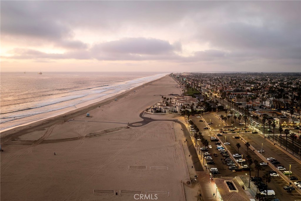 https://media.crmls.org/medias/4a893455-0a71-4f07-a660-c785f40edf10.jpg?preset=X-Large