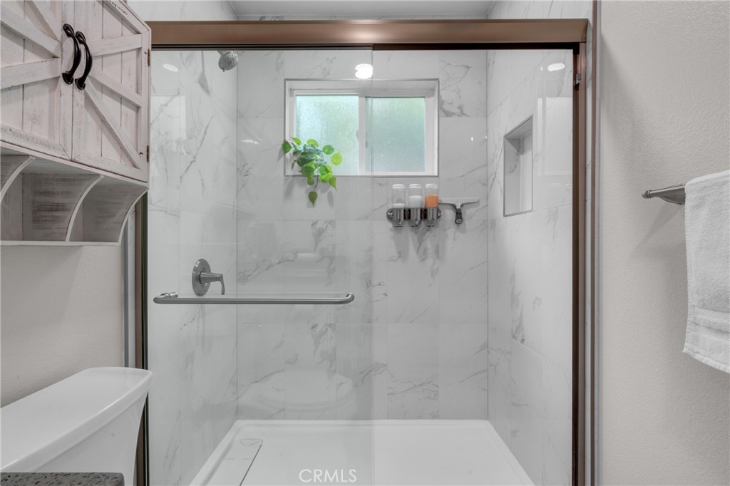 https://media.crmls.org/medias/4a894604-854a-4eb9-b2a0-5167420640f8.jpg?preset=X-Large
