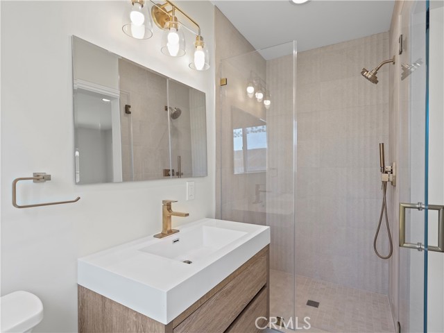 Detail Gallery Image 22 of 55 For 18724 Frankfort St, Northridge,  CA 91324 - 4 Beds | 3 Baths