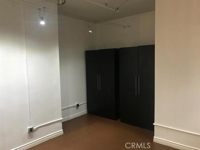 215 W 7th Street, Los Angeles CA: https://media.crmls.org/medias/4a89552b-1cf9-4898-993c-be6df9b3cb30.jpg