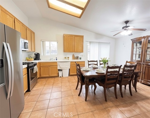 12733 Appian Avenue, Victorville CA: https://media.crmls.org/medias/4a8a3dc8-293d-496f-bed6-e7e86703b788.jpg