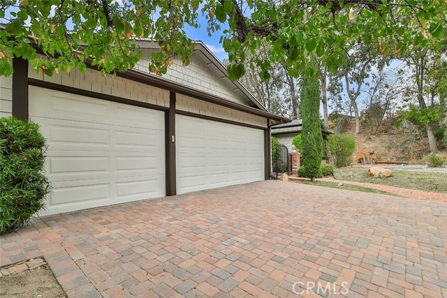 Detail Gallery Image 3 of 50 For 9419 Brightwood Ct, Northridge,  CA 91325 - 4 Beds | 2/1 Baths