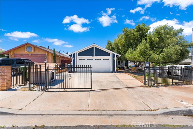 Detail Gallery Image 1 of 36 For 37537 Patricia Ln, Palmdale,  CA 93552 - 2 Beds | 2 Baths