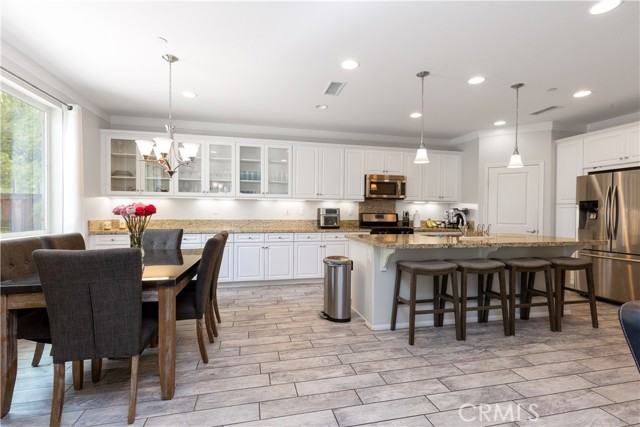 Detail Gallery Image 4 of 38 For 25430 Temescal Valley Ln, Corona,  CA 92883 - 4 Beds | 2/1 Baths