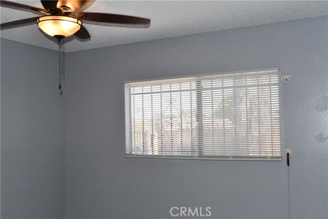 1956 Calle Arboleda, Hemet CA: https://media.crmls.org/medias/4a8dd995-11c5-406c-9f72-6c0a4fd5e28a.jpg