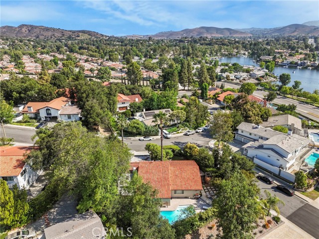 2292 Hillsbury Road, Westlake Village CA: https://media.crmls.org/medias/4a8e8cd2-5bee-4eda-badb-2fa678061d52.jpg