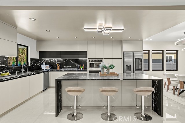 Detail Gallery Image 10 of 37 For 14242 Hortense, Sherman Oaks,  CA 91423 - 4 Beds | 4 Baths