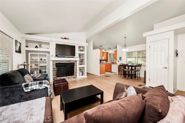 Detail Gallery Image 2 of 30 For 40701 Rancho Vista Bld #142,  Palmdale,  CA 93551 - 3 Beds | 2/1 Baths