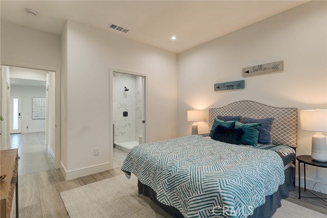 Detail Gallery Image 11 of 18 For 1364 S Ridgeley, Los Angeles,  CA 90019 - 3 Beds | 4 Baths