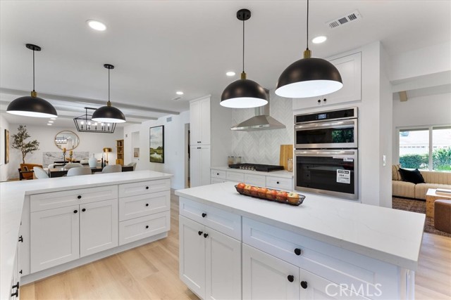 Detail Gallery Image 12 of 49 For 10900 Remmet Ave, Chatsworth,  CA 91311 - 5 Beds | 3 Baths