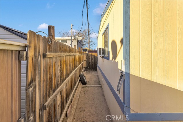 Detail Gallery Image 5 of 27 For 16473 Green Tree Bld, Victorville,  CA 92395 - 2 Beds | 2 Baths