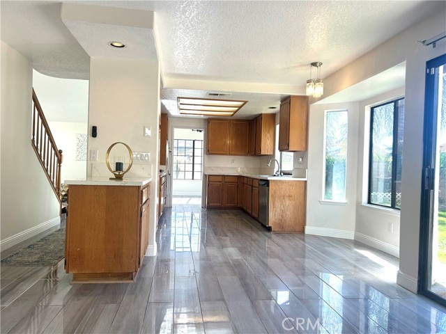 Detail Gallery Image 7 of 30 For 15585 Nueces Ct, Moreno Valley,  CA 92551 - 4 Beds | 3 Baths