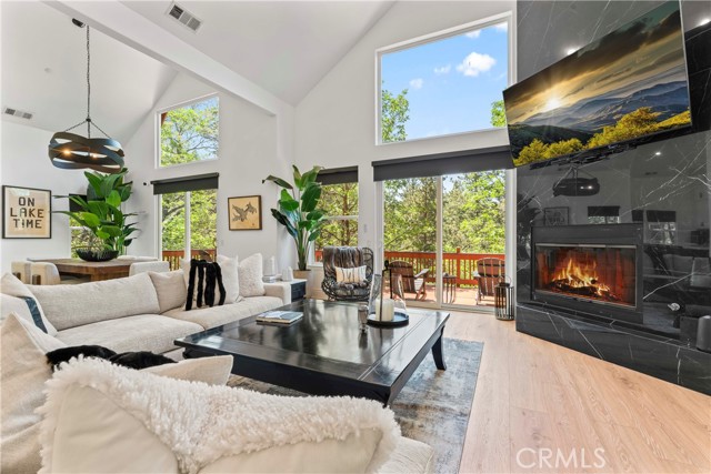 1019 Pintail Circle, Lake Arrowhead CA: https://media.crmls.org/medias/4a91b0a9-aae4-4980-b913-42ecd6c0f86c.jpg
