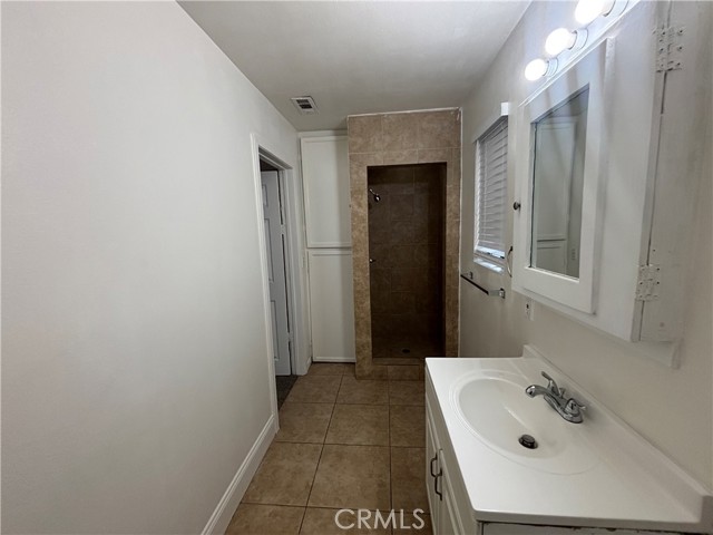 Detail Gallery Image 16 of 24 For 7447 Loma Verde Ave, Canoga Park,  CA 91303 - 3 Beds | 2 Baths