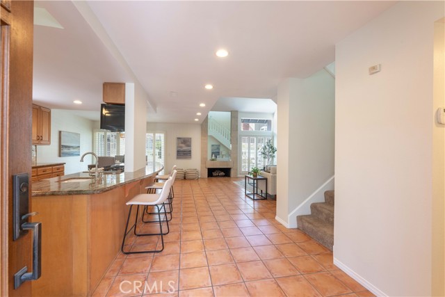 481 Kakkis Drive, Long Beach CA: https://media.crmls.org/medias/4a92f0bd-50dd-4768-b9f0-76621ae319b0.jpg