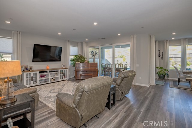 Detail Gallery Image 9 of 57 For 28701 Wildflower Ca,  Castaic,  CA 91384 - 4 Beds | 3/1 Baths