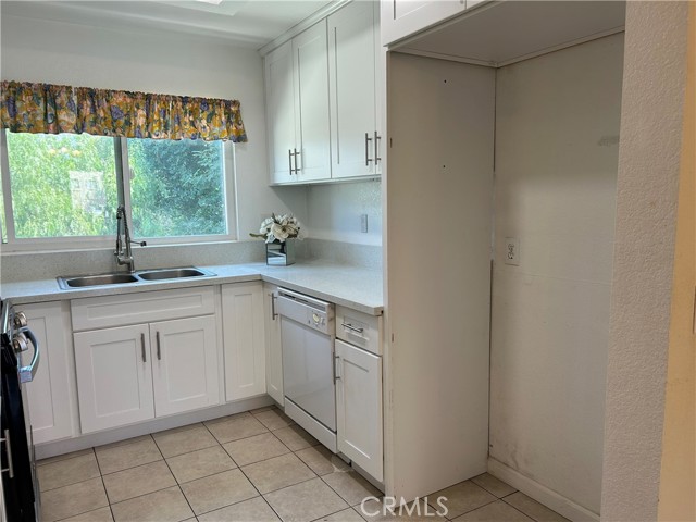 Detail Gallery Image 7 of 14 For 800 Grand Ave #D2,  Diamond Bar,  CA 91765 - 3 Beds | 2 Baths