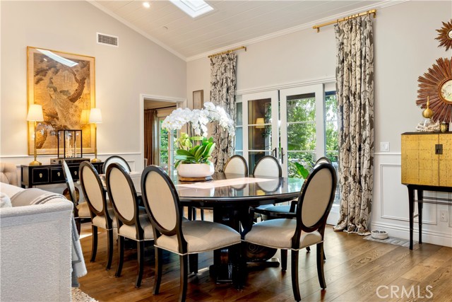 302 W Carter Avenue, Sierra Madre CA: https://media.crmls.org/medias/4a931c67-65fd-4790-8499-9214707d7ad9.jpg