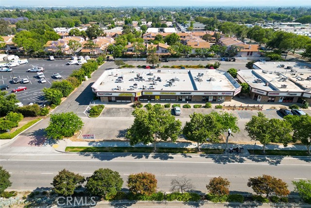 320 W Foothill Blvd, Upland CA: https://media.crmls.org/medias/4a939471-b24b-428c-a54f-bd043fa34f52.jpg