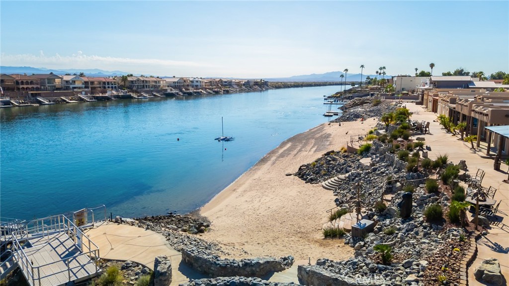 https://media.crmls.org/medias/4a94da4f-1674-47b7-bfbd-1511cf426e7b.jpg?preset=X-Large