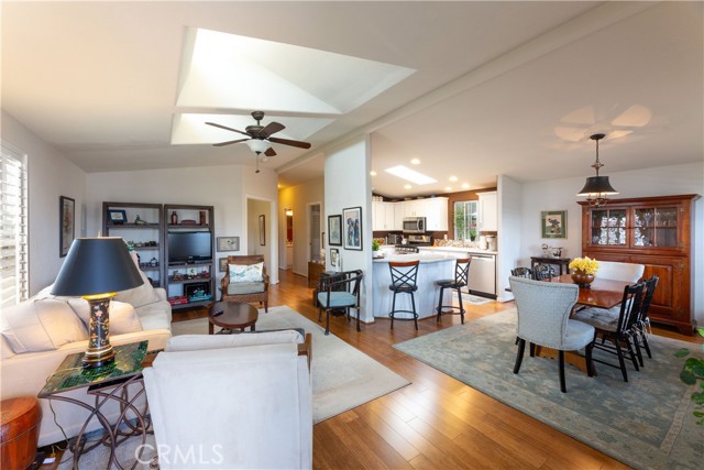 Detail Gallery Image 9 of 40 For 10681 Oak St #107,  Los Alamitos,  CA 90720 - 2 Beds | 2 Baths