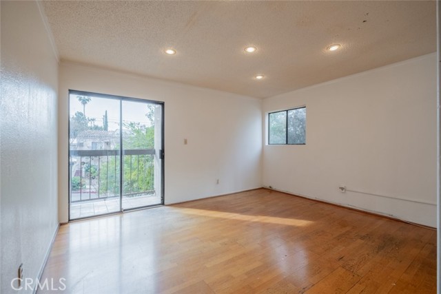 Detail Gallery Image 19 of 28 For 1745 Holly Dr #201,  Glendale,  CA 91206 - 3 Beds | 2 Baths