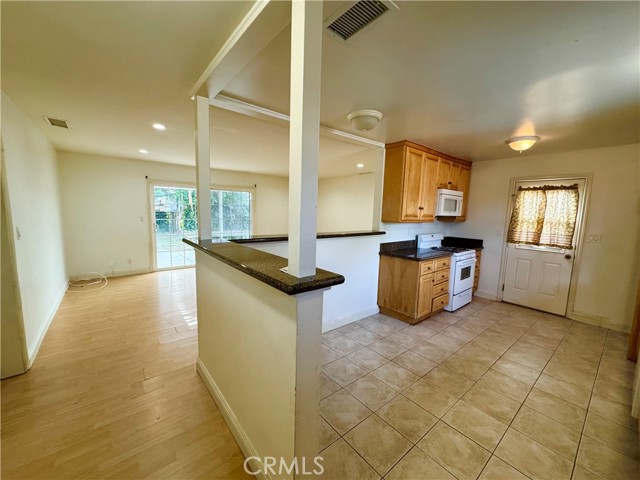 1255 Lawrence Circle, Simi Valley CA: https://media.crmls.org/medias/4a961f60-2710-445d-a677-ac0479482a4a.jpg