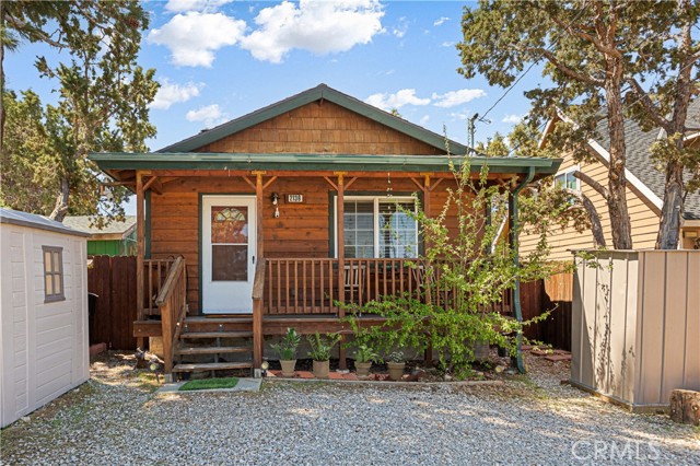 2136 3rd Lane, Big Bear City CA: https://media.crmls.org/medias/4a96981c-0290-4493-b9d0-ff193cd0230f.jpg