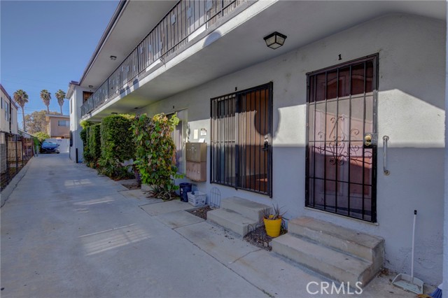 Detail Gallery Image 8 of 21 For 2615 Chariton St, Los Angeles,  CA 90034 - – Beds | – Baths