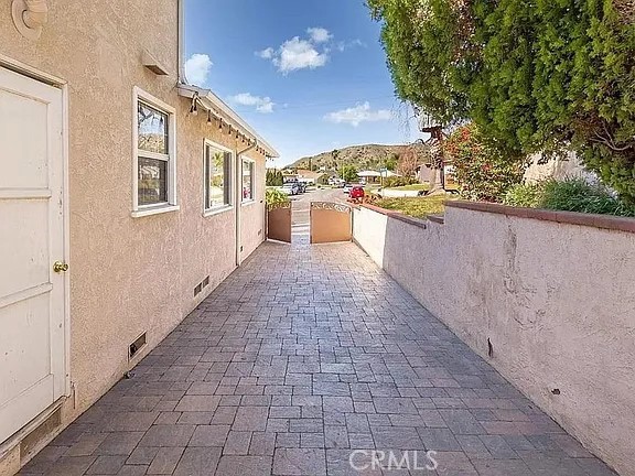 https://media.crmls.org/medias/4a9a3fb2-a171-47e3-9403-afca7e0a4d5b.jpg?preset=X-Large
