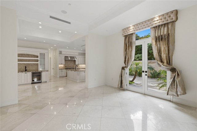 Detail Gallery Image 7 of 21 For 5667 Lubao St, Woodland Hills,  CA 91367 - 4 Beds | 5 Baths