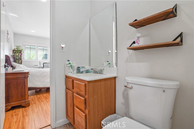 6233 Capistrano Avenue, Woodland Hills CA: https://media.crmls.org/medias/4a9ac8f3-a3fd-44e9-a4e5-436aae0a1e4e.jpg