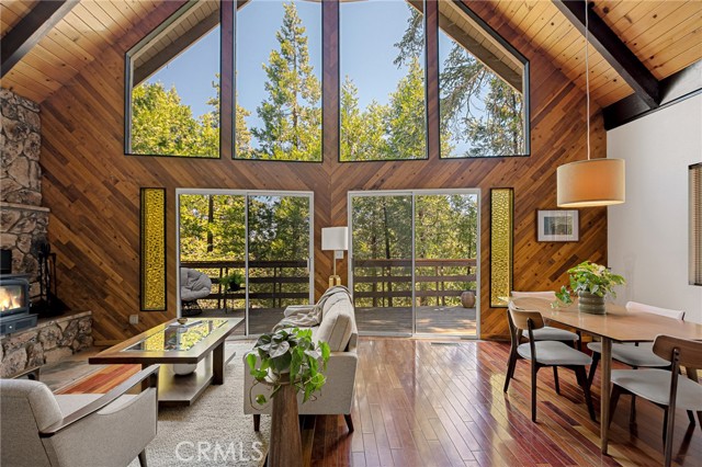28645 Shenandoah Drive, Lake Arrowhead CA: https://media.crmls.org/medias/4a9b074c-8885-4fc5-9f32-c39a5547a709.jpg