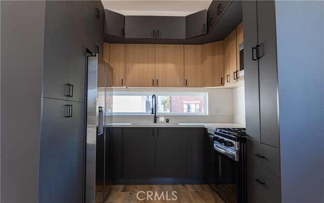 Detail Gallery Image 2 of 21 For 121 S Coronado, Los Angeles,  CA 90057 - 3 Beds | 2 Baths