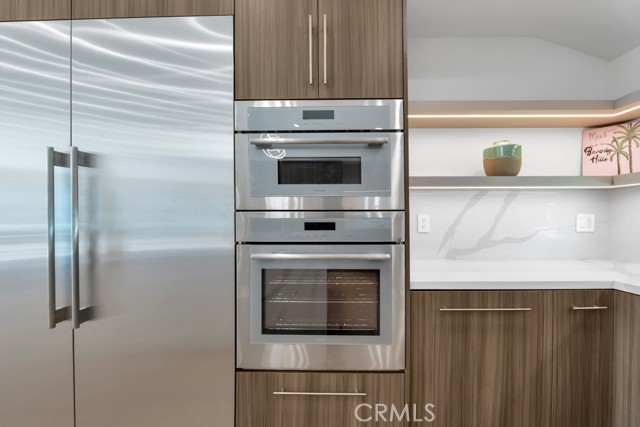 Detail Gallery Image 19 of 46 For 4801 Abbeyville Ave, Woodland Hills,  CA 91364 - 5 Beds | 5/2 Baths