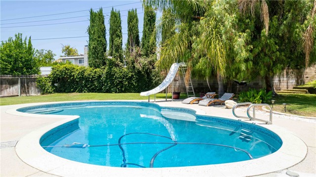 21101 Rosedell Drive, Saugus CA: https://media.crmls.org/medias/4a9db89e-57d9-4c7e-abbc-4f308beeb4c3.jpg