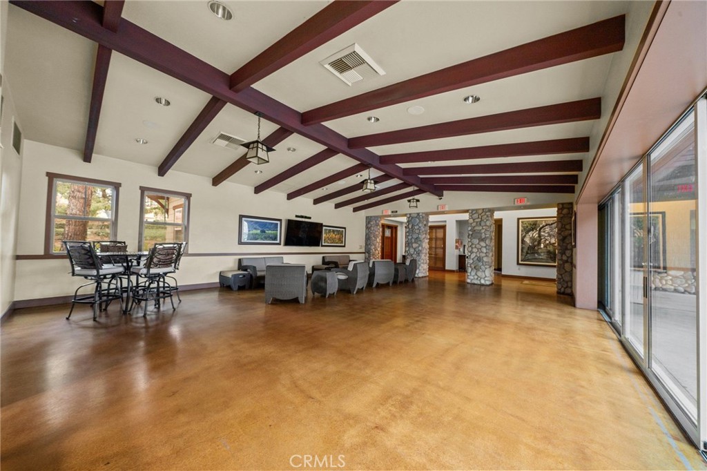 https://media.crmls.org/medias/4a9de9ce-e0ea-45a1-8d12-bd5ce70d0e69.jpg?preset=X-Large