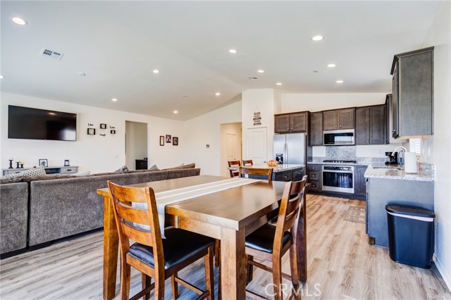 Detail Gallery Image 15 of 43 For 11856 Calenda Ct, Victorville,  CA 92392 - 4 Beds | 3 Baths