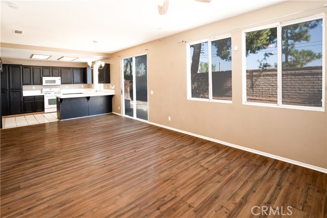 Detail Gallery Image 6 of 39 For 323 Camden Ct, Corona,  CA 92879 - 3 Beds | 2/1 Baths