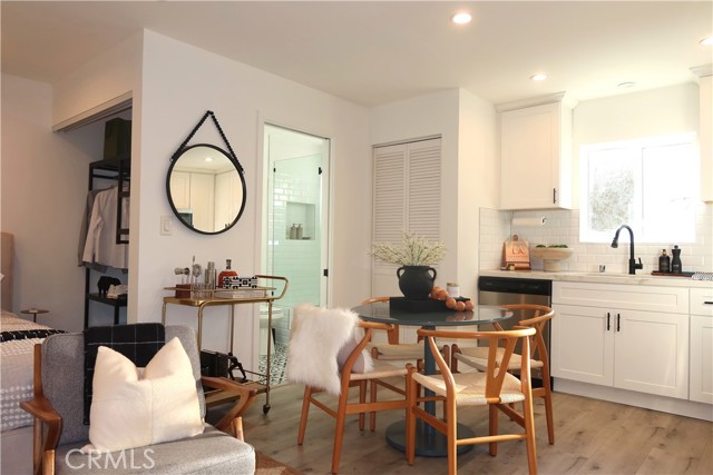 Detail Gallery Image 3 of 30 For 6602 De Celis Pl, Van Nuys,  CA 91406 - 1 Beds | 1 Baths