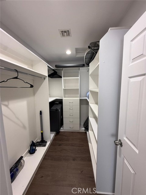 22237 Buena Ventura Street, Woodland Hills CA: https://media.crmls.org/medias/4a9f8f0e-6801-4b20-8830-048fa9b40f06.jpg